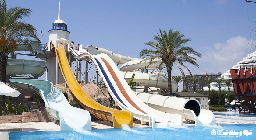 سرسره های پارک آبی هتل